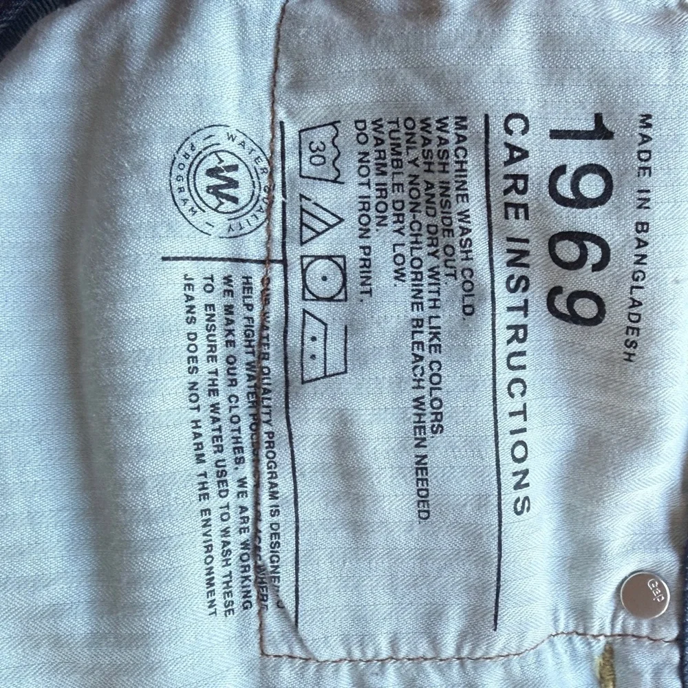 GAP Sexy Boyfriend Shorts Distressed Denim, Rolled Cuff Women’s 28r - Picture 5 of 7